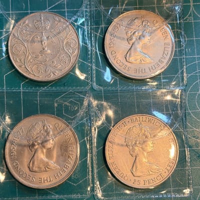 LOT 0F 4 CROWN SIZE BRITISH COMMONWEALTH 25,50 PENCE, JERSEY, GUERNSEY 00911BB2 - additional view