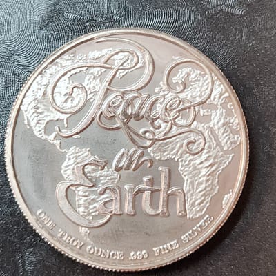 Christmas 1oz - Peace on Earth Round - additional view