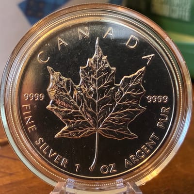 MAPLE LEAF 1 OZ SILVER COIN BY ROYAL CANADIAN MINT - additional view