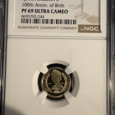 Gold queen Elizabeth