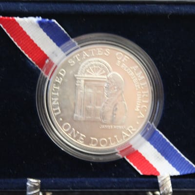 1992 D White House Silver Dollar - additional view