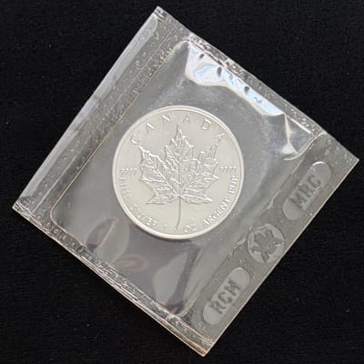 2001 Sealed 1 oz Silver Maple Leaf