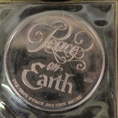 1 oz .999 Fine Silver Round – “Peace on Earth” – H