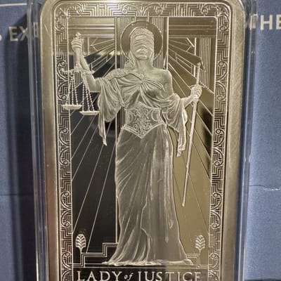 Lady Justice Pamp 10 OZ Silver Bar