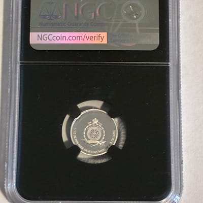 Batman Niue $1 Silver PR70 Ultra Cam Ltd Mintage - additional view