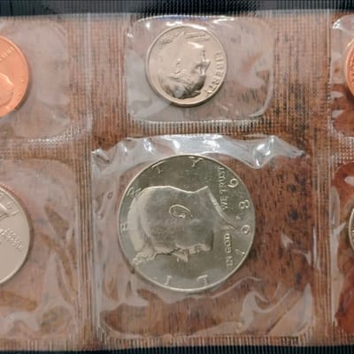 1986 United States Mint P&D Uncirculated Coin Set  - additional view