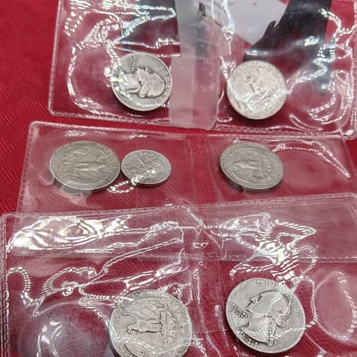 Six pre-1964 quarters & dime contains 1.157 Silver