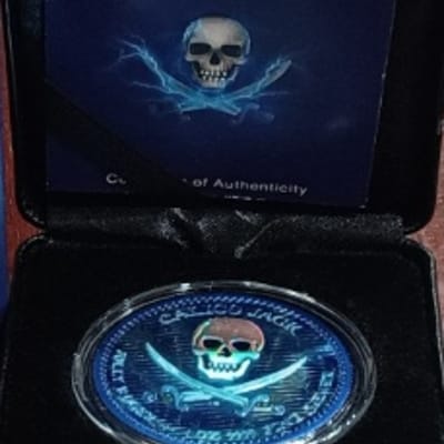 🏴2022 Niue CALICO JACK Holo Storm 1oz Silver Coin