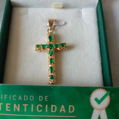 Beautiful 18K Italian Gold Cross (750) featuring n - additional view