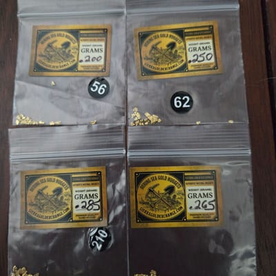 1 gram of gold nuggets
