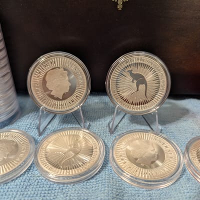 2016 1 oz the 1st release of Perth Silver Kangaroo - additional view