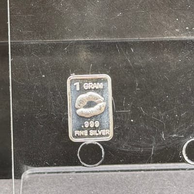 Silver 1 Gram: Kissing Lips ~ Box B