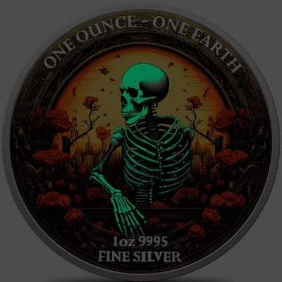 Skeleton Halloween 2022 Glow in Dawk 1oz 100 Mint