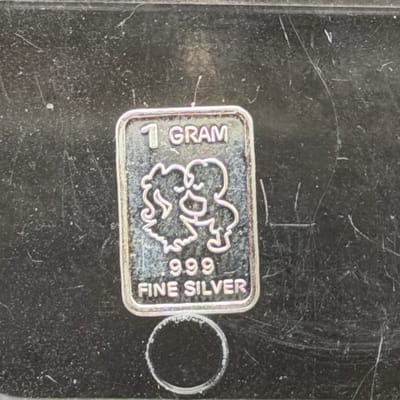 Silver 1 Gram: Couple Kissing Love ~ Box B