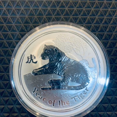 2010 10 oz lunar tiger silver BU