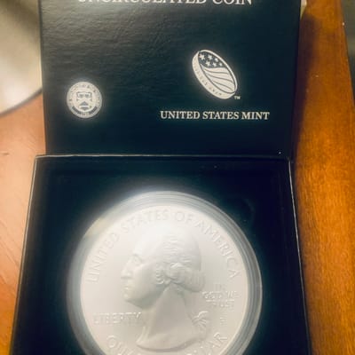 2010 Yosemite National Park 5 oz Silver coin - additional view