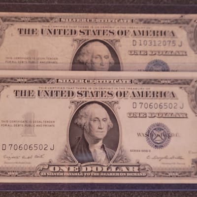 1935-G, $1 Silver Cert, D/J block pair - w & w/o M - additional view