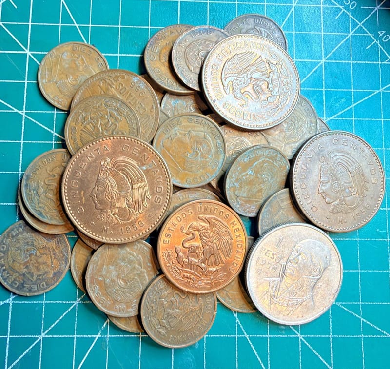 Mexico Coin Lot 1 Silver Peso, 5, 10, 20 Centavos With AU/BU Cuauhtémoc 00900 - Image 1