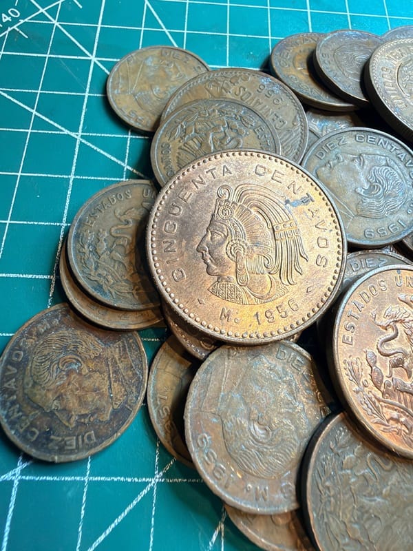 Mexico Coin Lot 1 Silver Peso, 5, 10, 20 Centavos With AU/BU Cuauhtémoc 00900 - Image 4