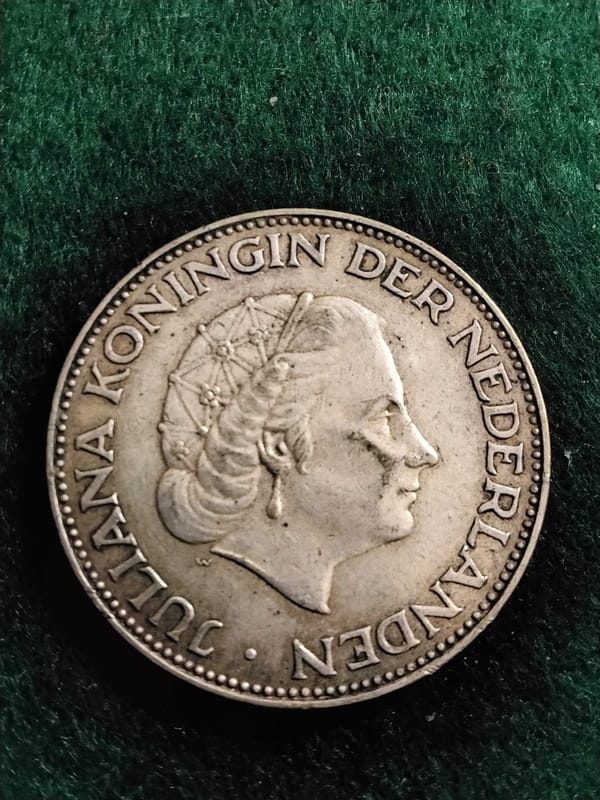 Silver 1959 Netherlands 2.5 Gulden Queen Juliana  - Image 3