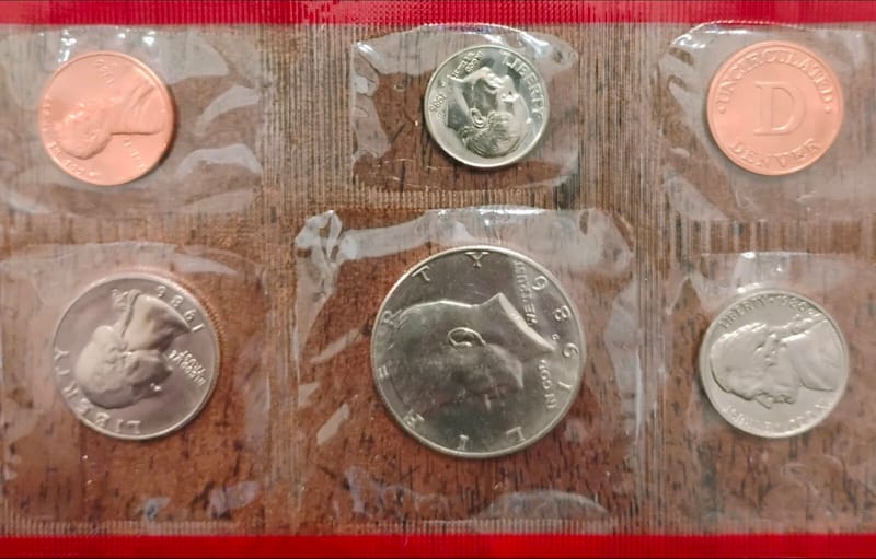 1986 United States Mint P&D Uncirculated Coin Set  - Image 4