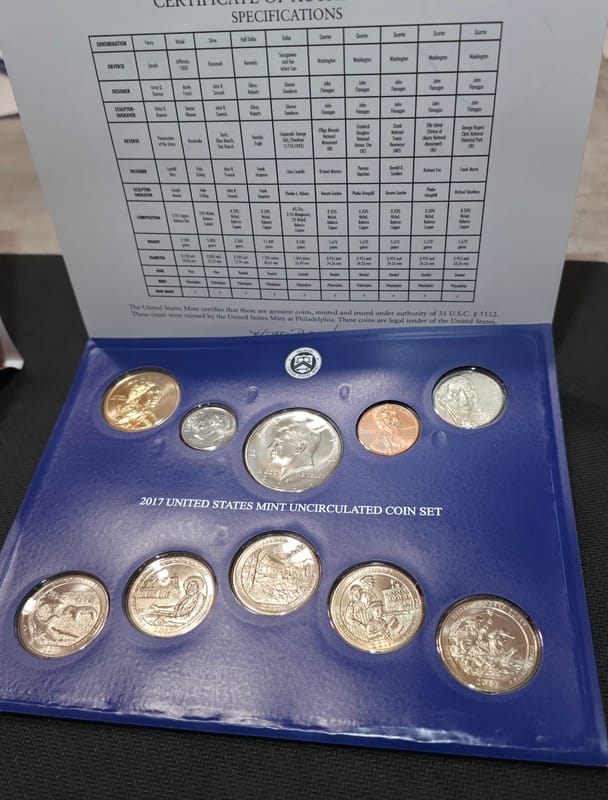 2017 United States Mint Uncirculated Coin Set P+D - Image 3