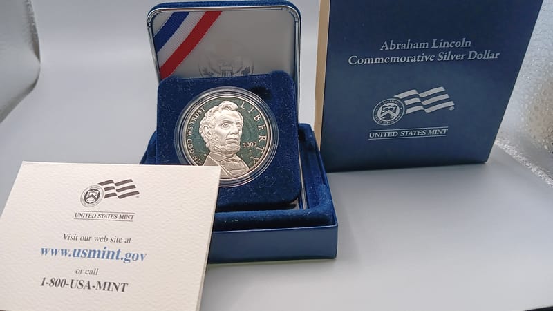2009-P Abraham Lincoln Commemorative Silver Dollar - Image 1
