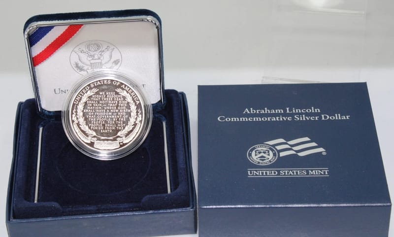 2009-P Abraham Lincoln Commemorative Silver Dollar - Image 4