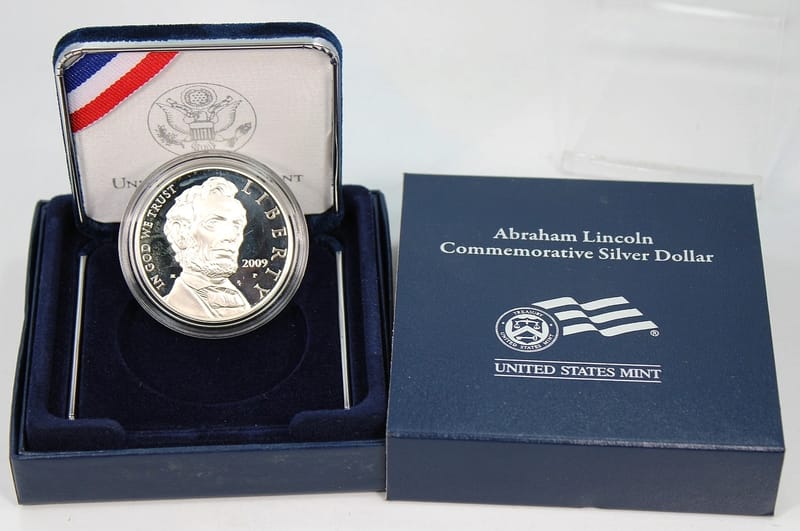 2009-P Abraham Lincoln Commemorative Silver Dollar - Image 3