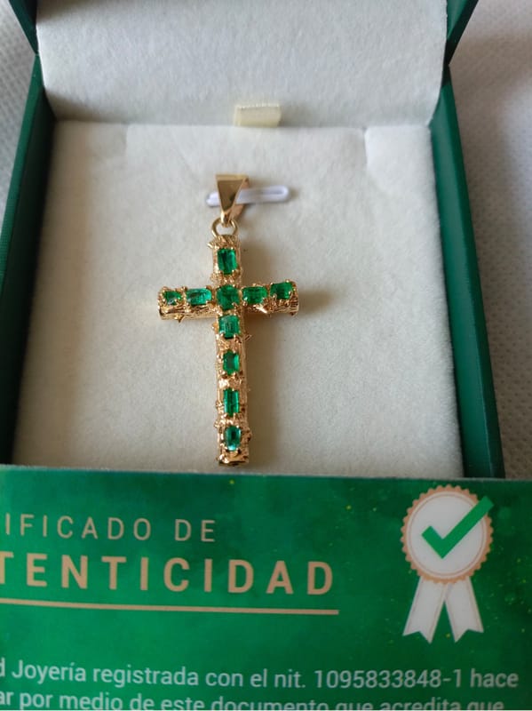 Beautiful 18K Italian Gold Cross (750) featuring n - Image 2
