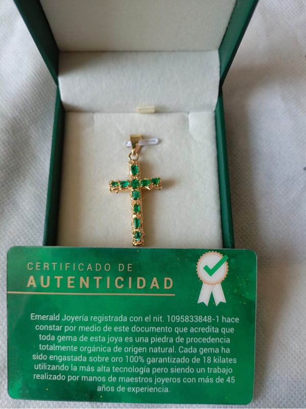Beautiful 18K Italian Gold Cross (750) featuring n - Image 3